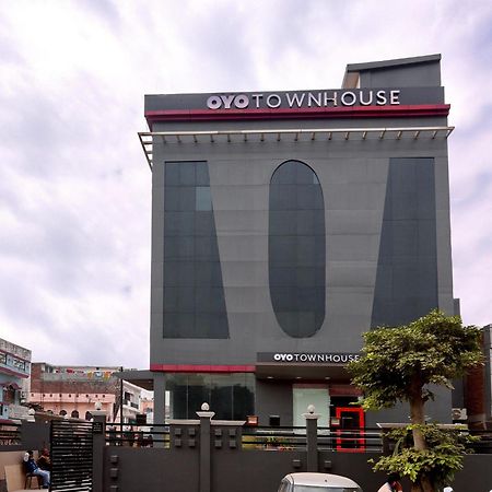 Townhouse Function Inn Near Chaudhary Charan Singh International Airport Lucknow Exterior photo